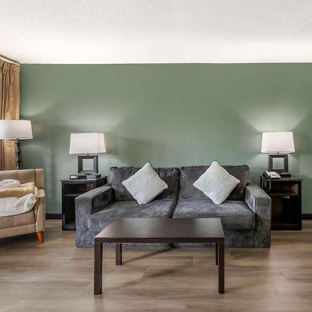 Quality Inn & Suites Сантий Екстериор снимка