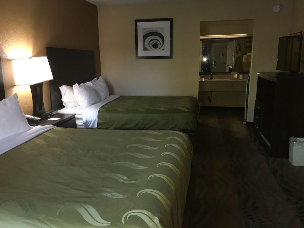 Quality Inn & Suites Сантий Екстериор снимка