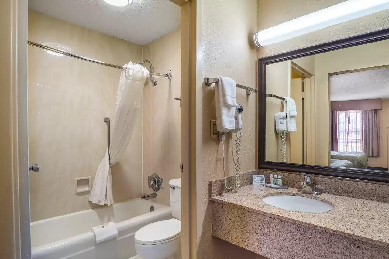 Quality Inn & Suites Сантий Екстериор снимка