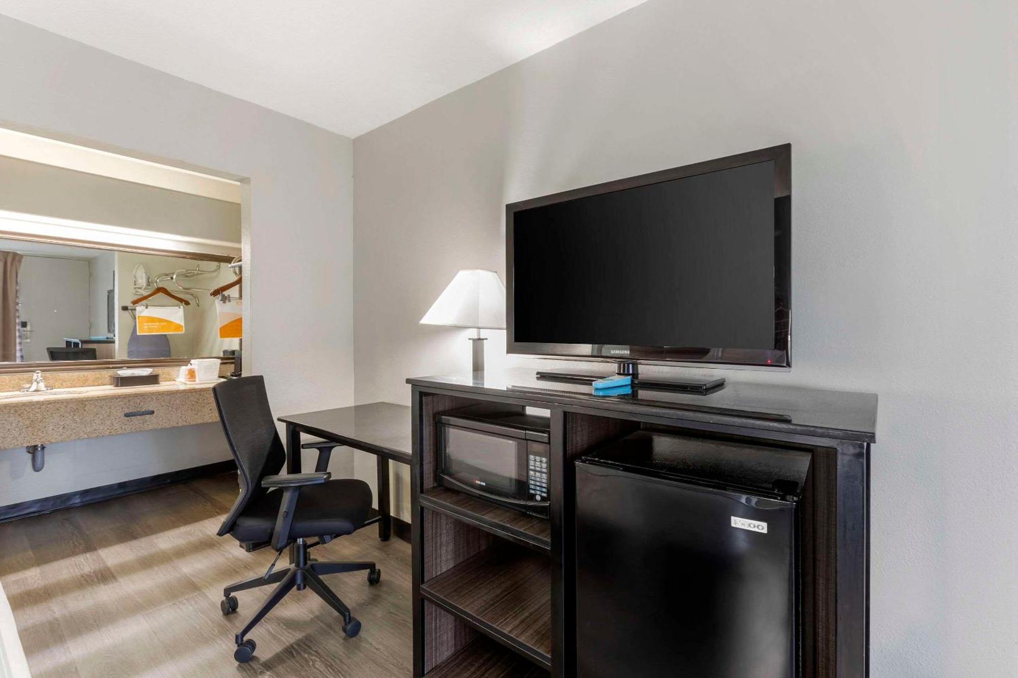 Quality Inn & Suites Сантий Екстериор снимка