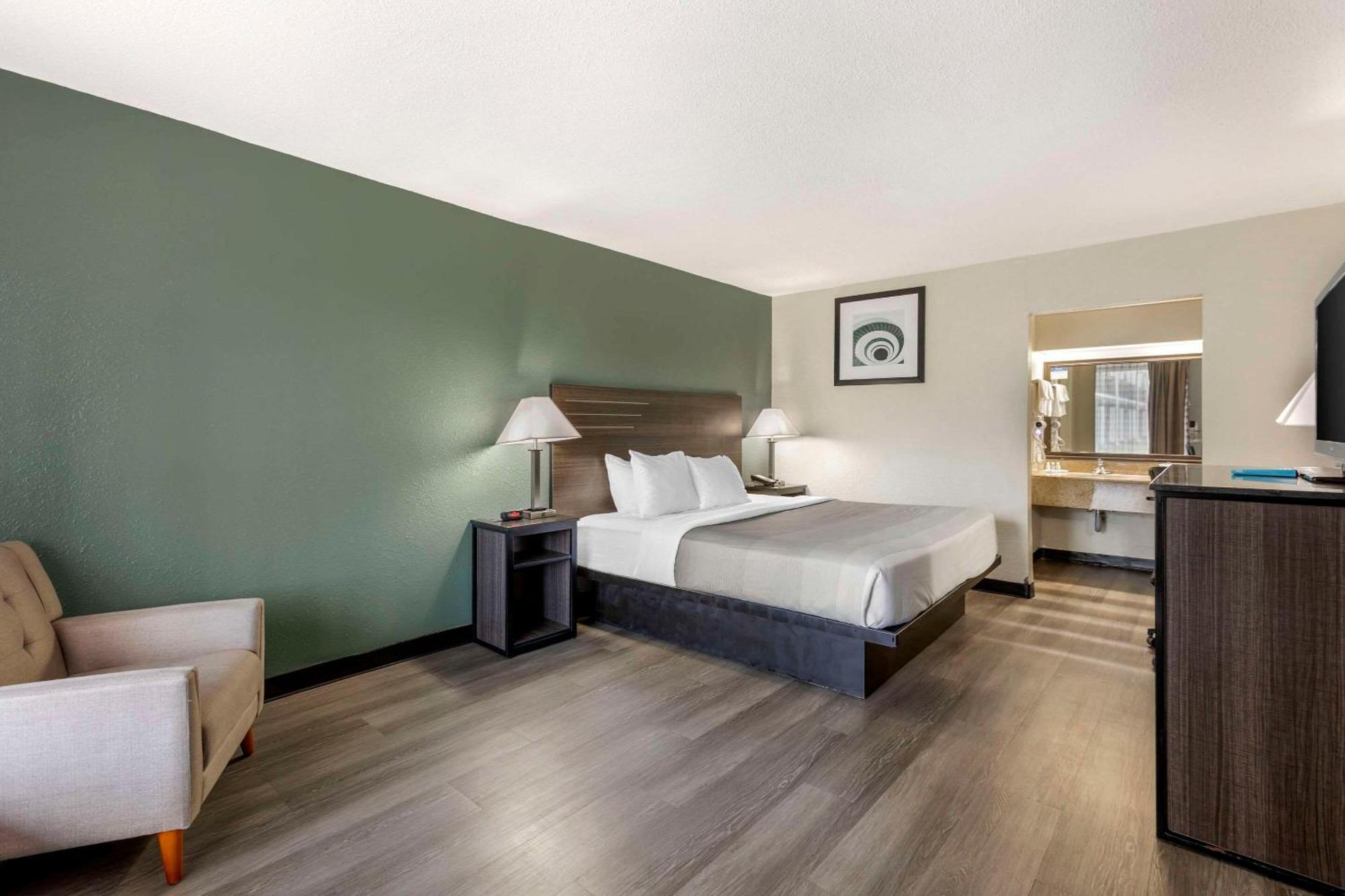 Quality Inn & Suites Сантий Екстериор снимка