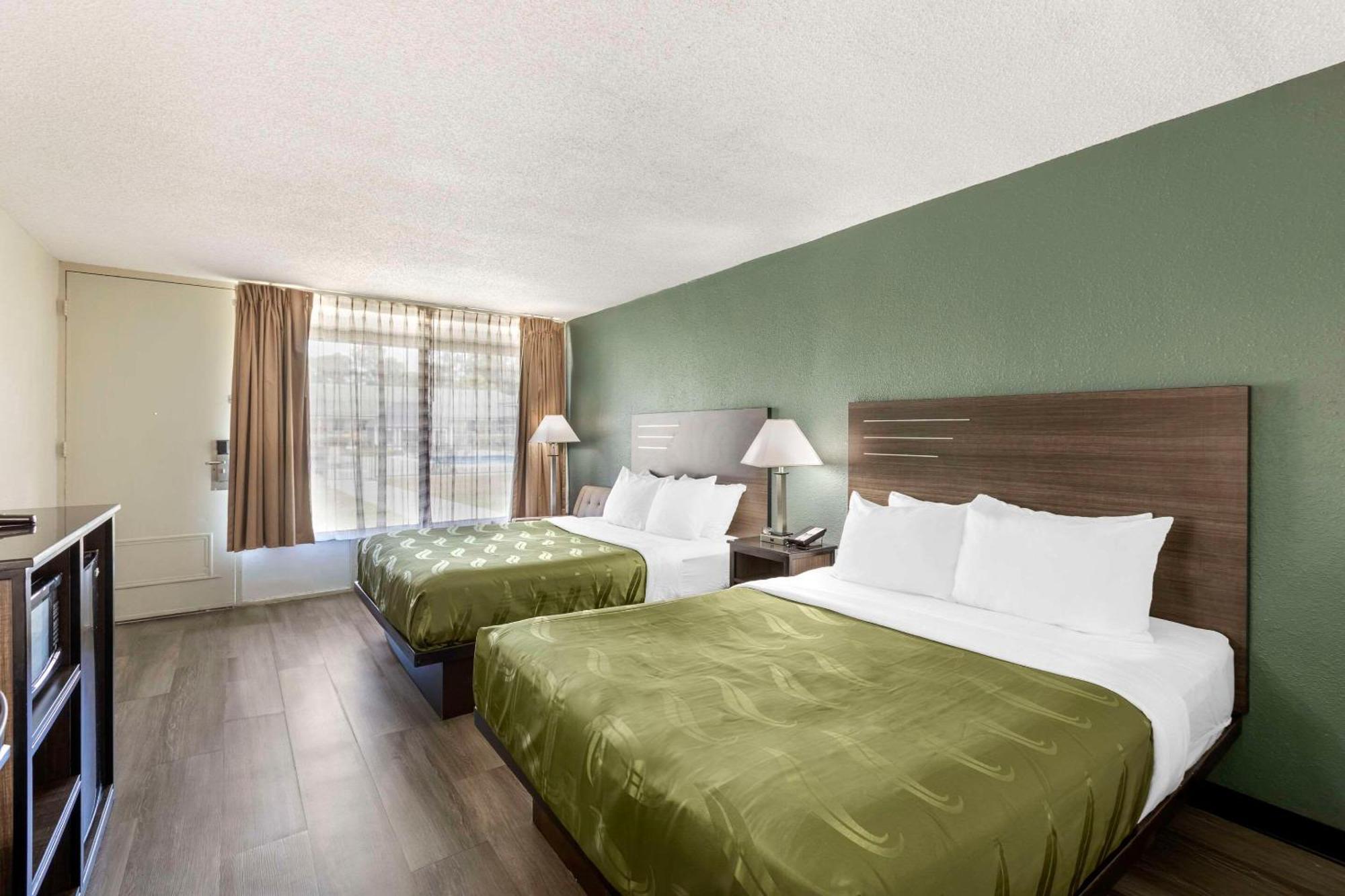 Quality Inn & Suites Сантий Екстериор снимка